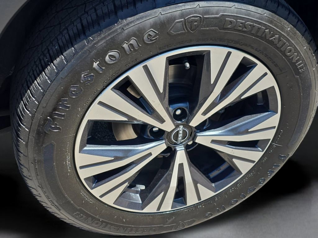 Used 2023 Nissan Rogue SV FWD image 11