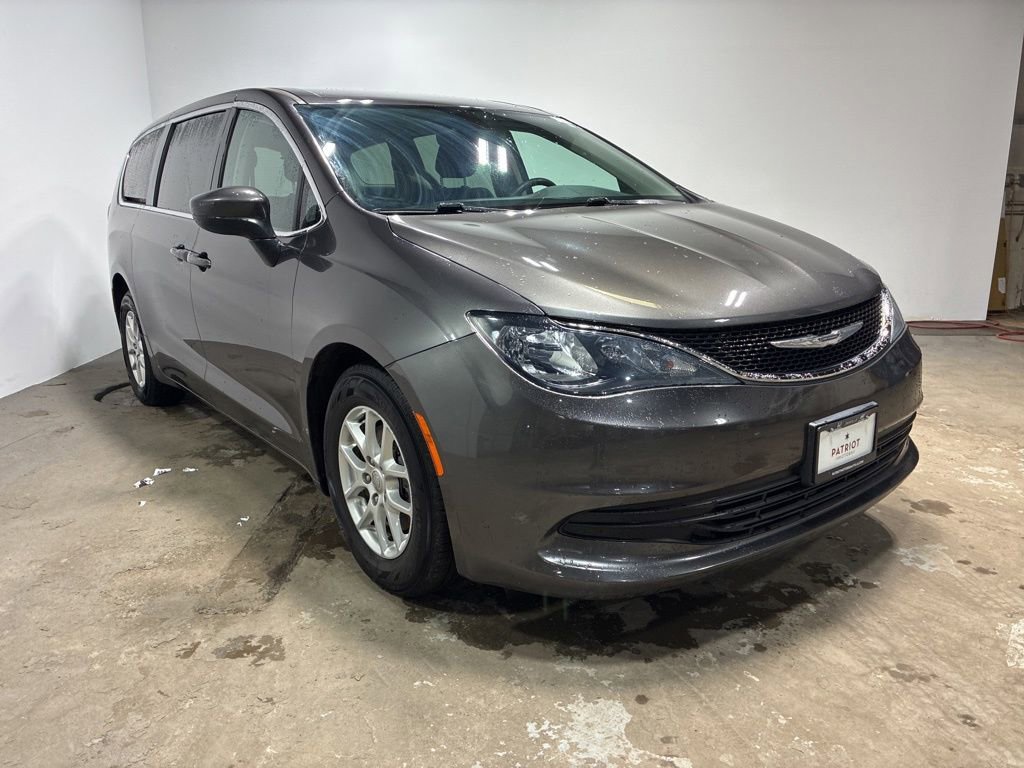 Used 2017 Chrysler Pacifica LX image 1