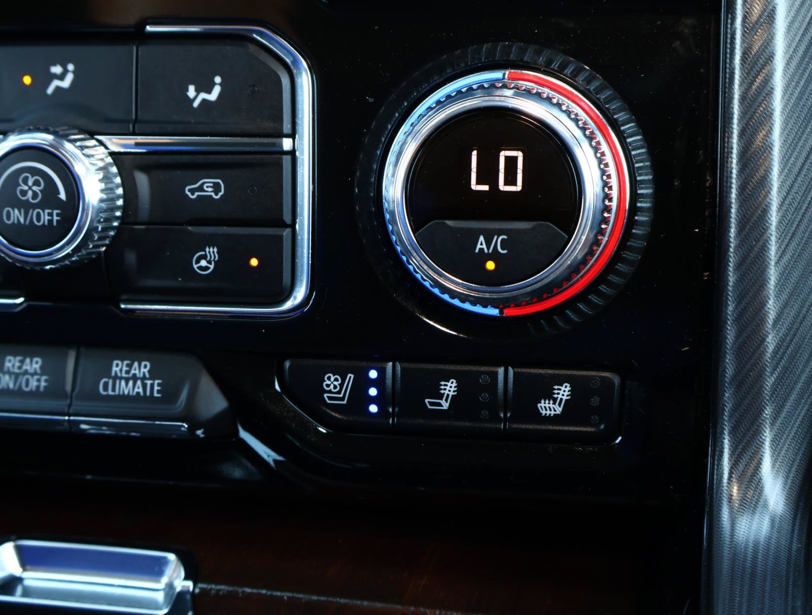 Used 2024 GMC Yukon XL Denali Ultimate AWD/4WD image 37