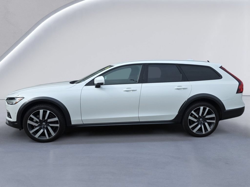 Used 2025 Volvo V90 B6 Cross Country Ultra AWD/4WD image 6