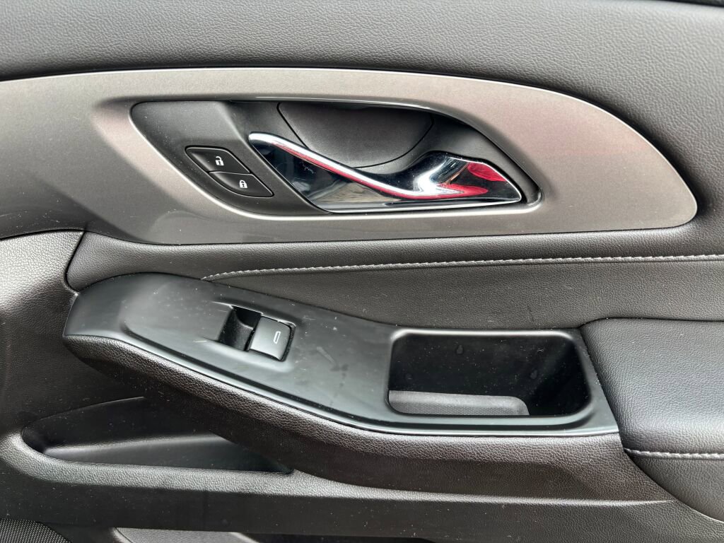 Used 2023 Chevrolet Traverse LT image 18