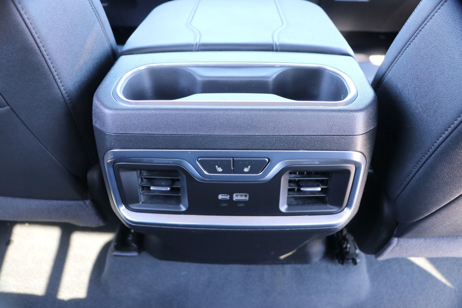 Used 2025 Chevrolet Silverado 2500 LTZ w/ LTZ Premium Package image 34