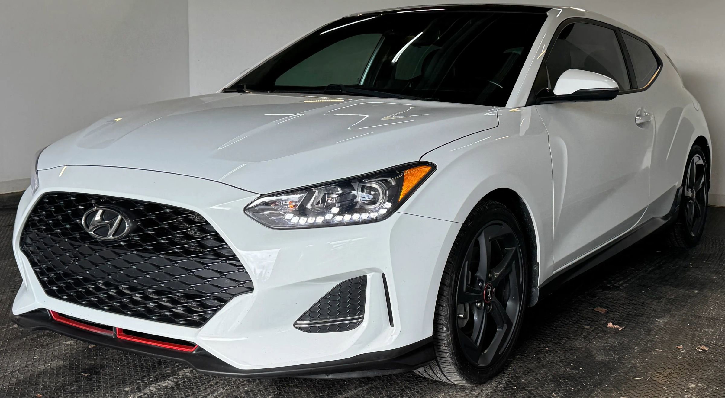 Used 2019 Hyundai Veloster Turbo image 2