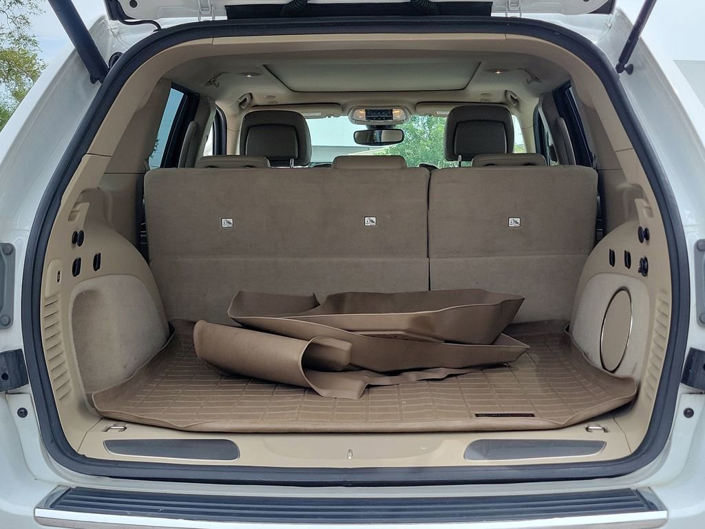 Used 2020 Jeep Grand Cherokee Overland w/ Interior Metal Package AWD/4WD image 11