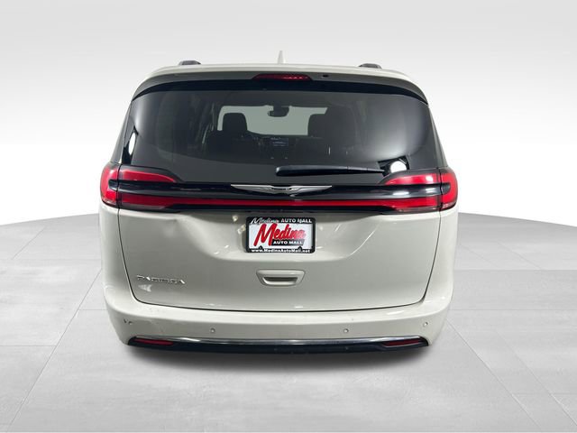 Used 2021 Chrysler Pacifica Touring-L image 6