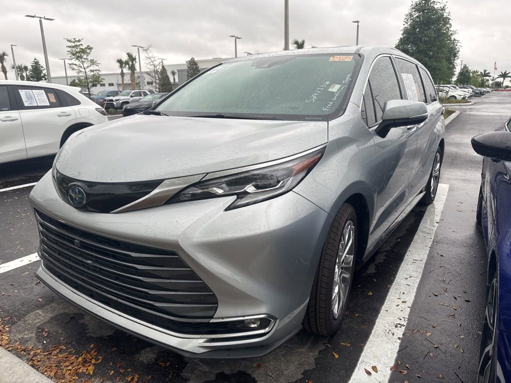 Used 2022 Toyota Sienna Platinum image 1