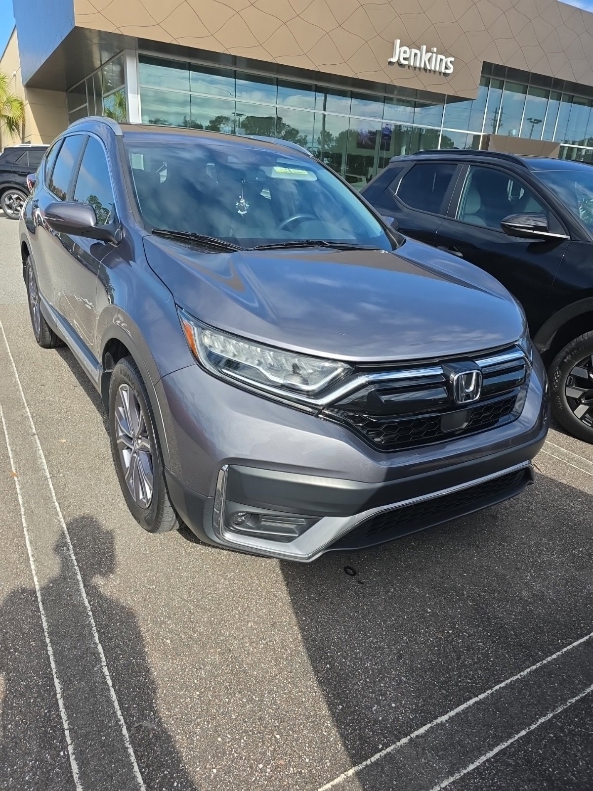 Used 2020 Honda CR-V Touring image 2