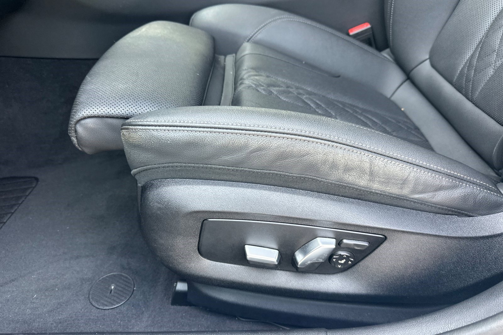 Certified 2023 BMW 530e w/ Premium Package image 14