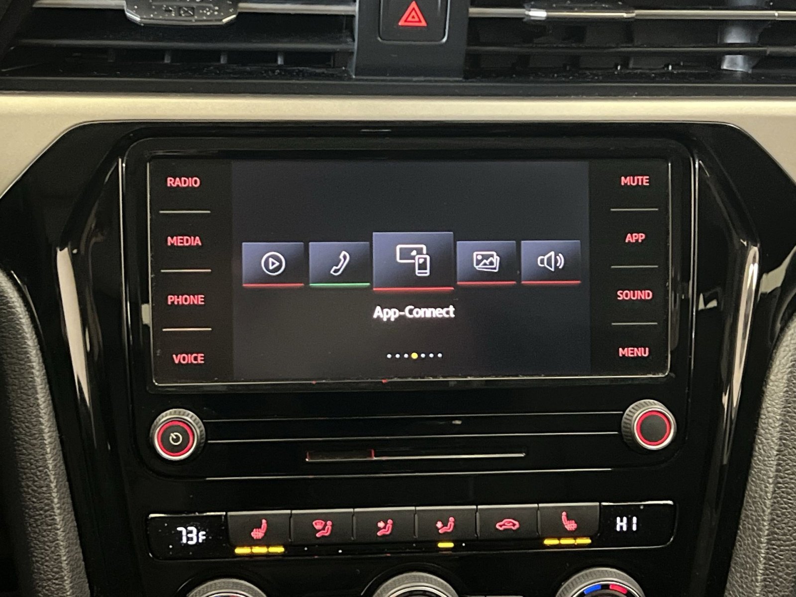 Used 2022 Volkswagen Passat 2.0T SE image 18