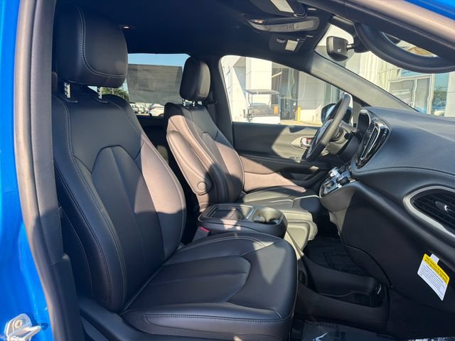 New 2027 Chrysler Pacifica Select FWD image 30