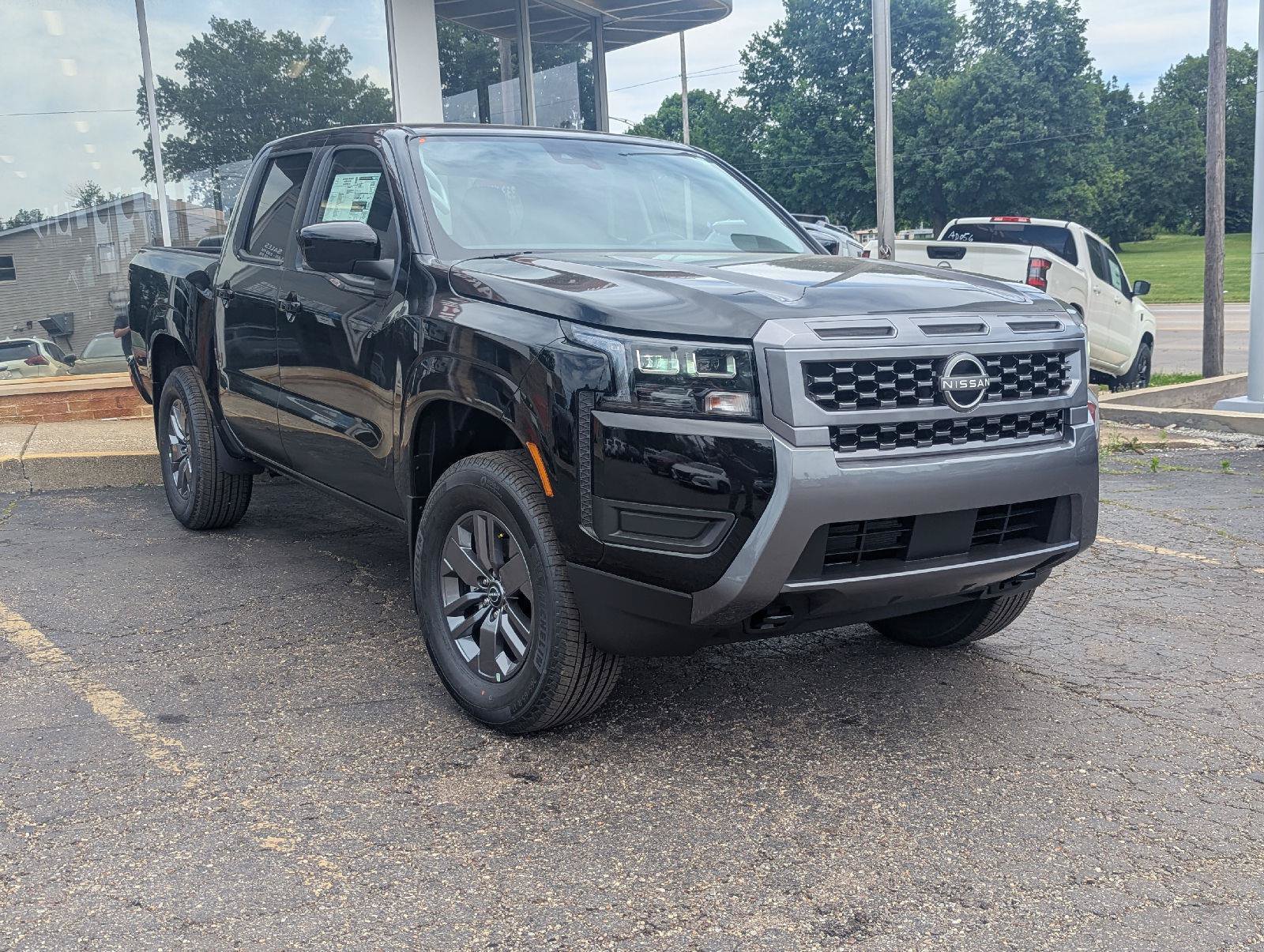 New 2026 Nissan Frontier SV w/ Tow Package AWD/4WD image 1