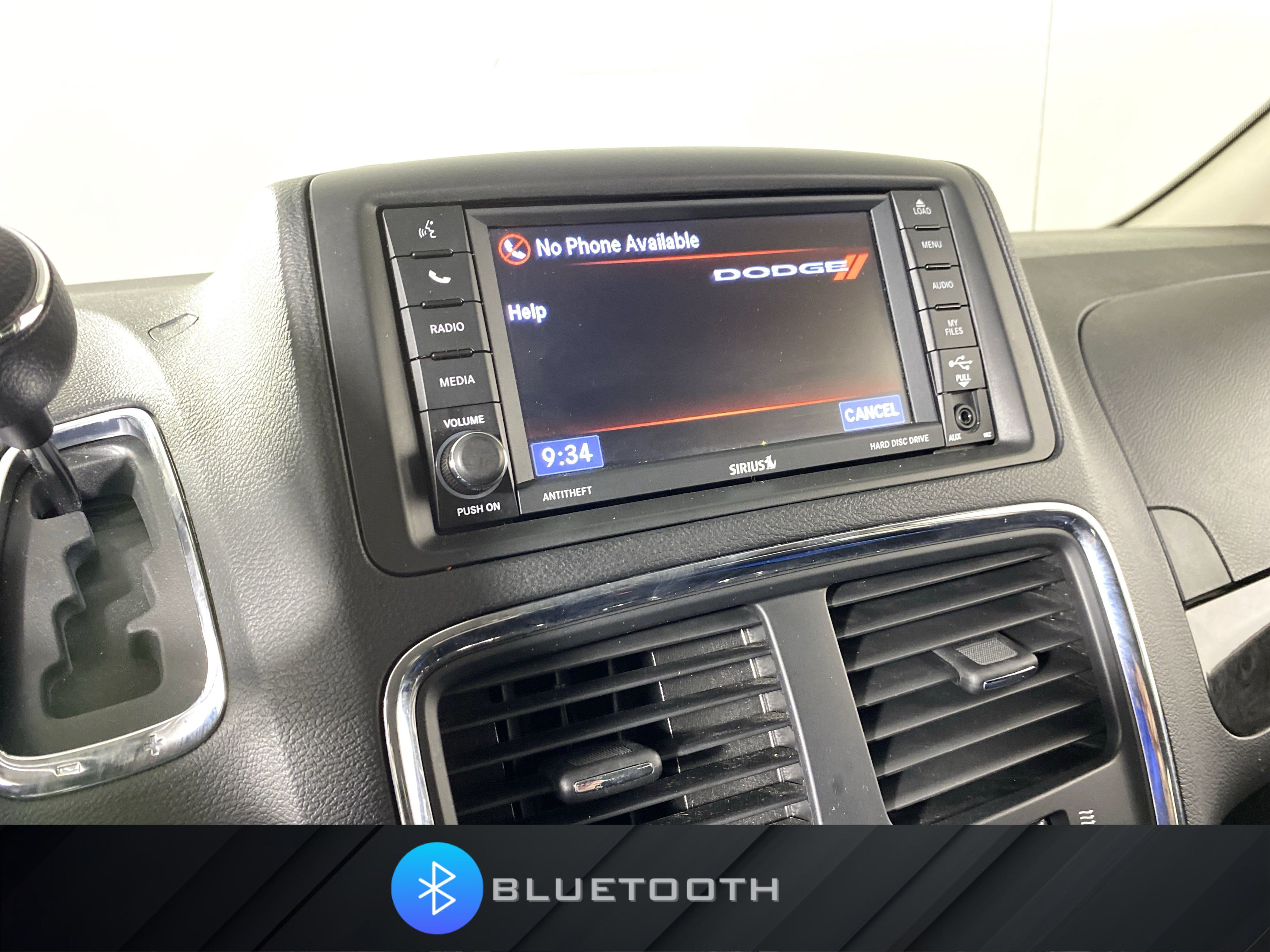Used 2019 Dodge Grand Caravan SE w/ UConnect Hands-Free Group FWD image 4