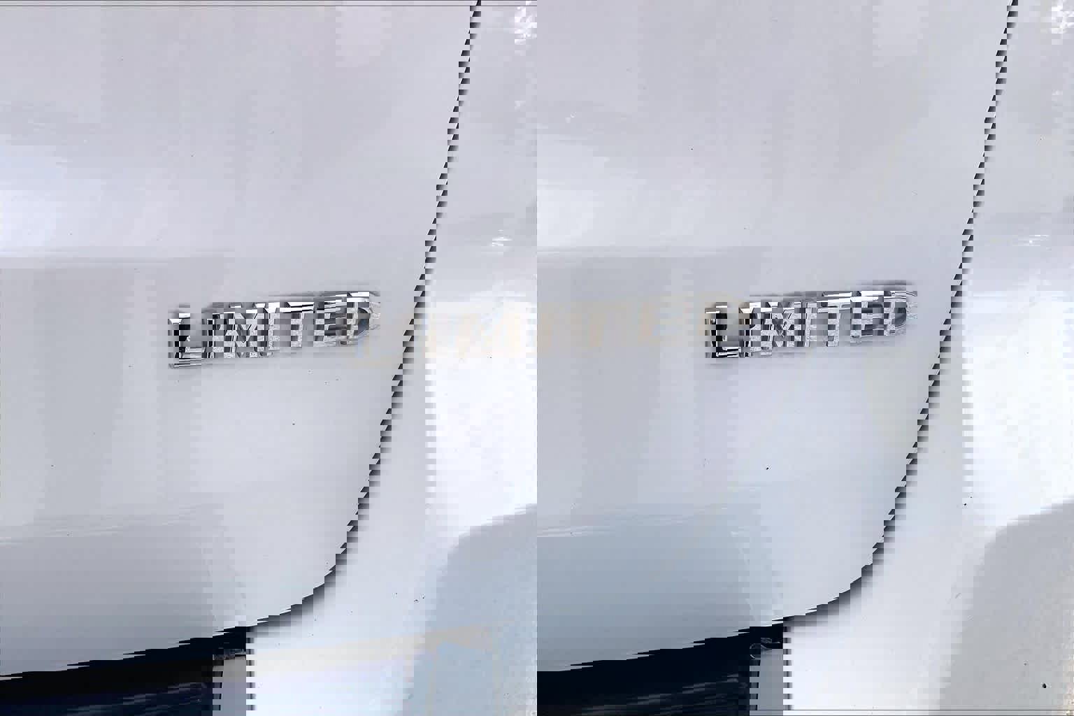 Used 2015 Jeep Grand Cherokee Limited w/ Mopar Chrome Edition Group RWD image 10