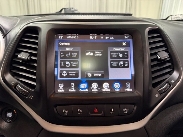 Used 2017 Jeep Cherokee Overland w/ Technology Group AWD/4WD image 15