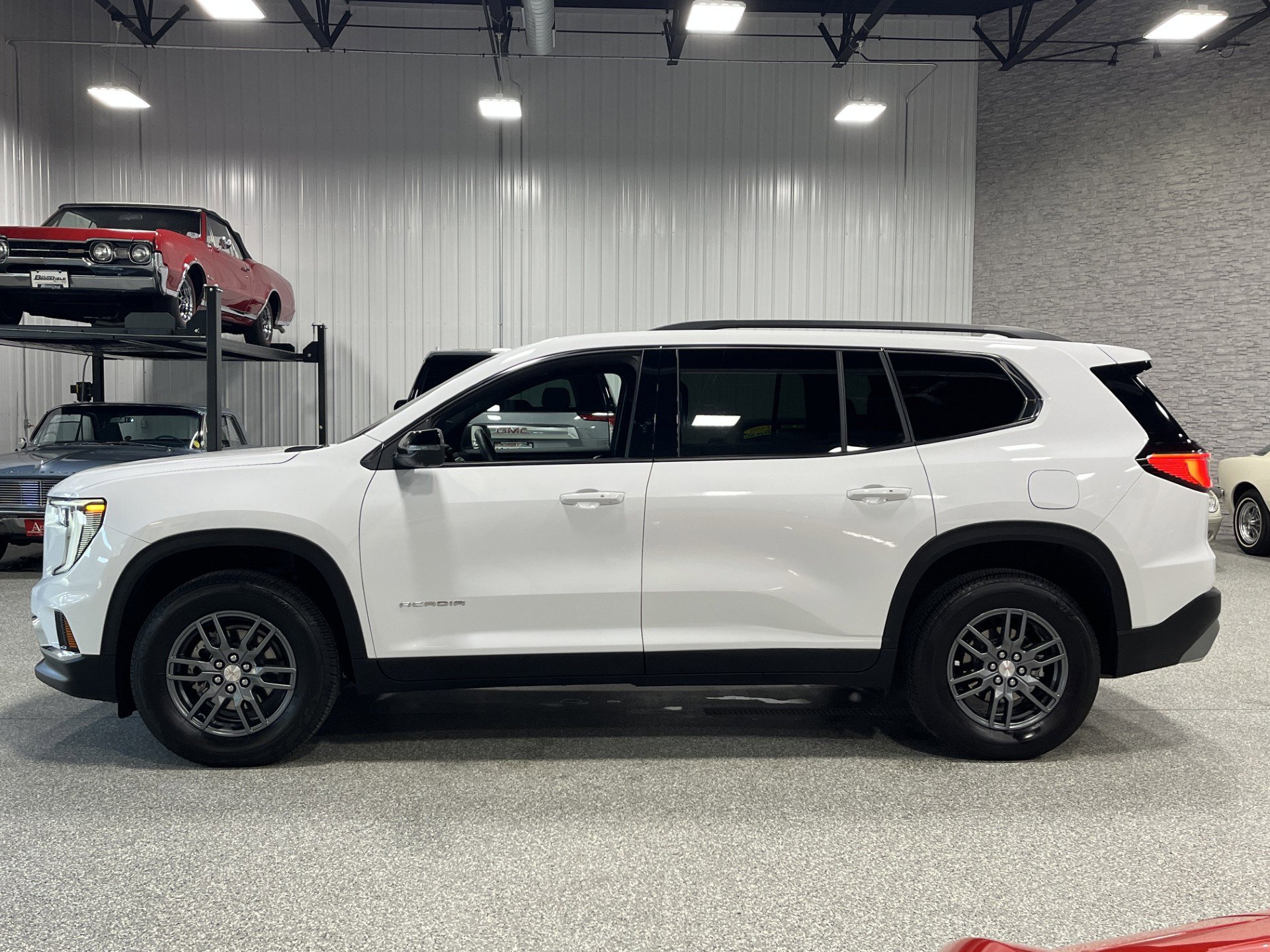 Certified 2025 GMC Acadia Elevation FWD image 2