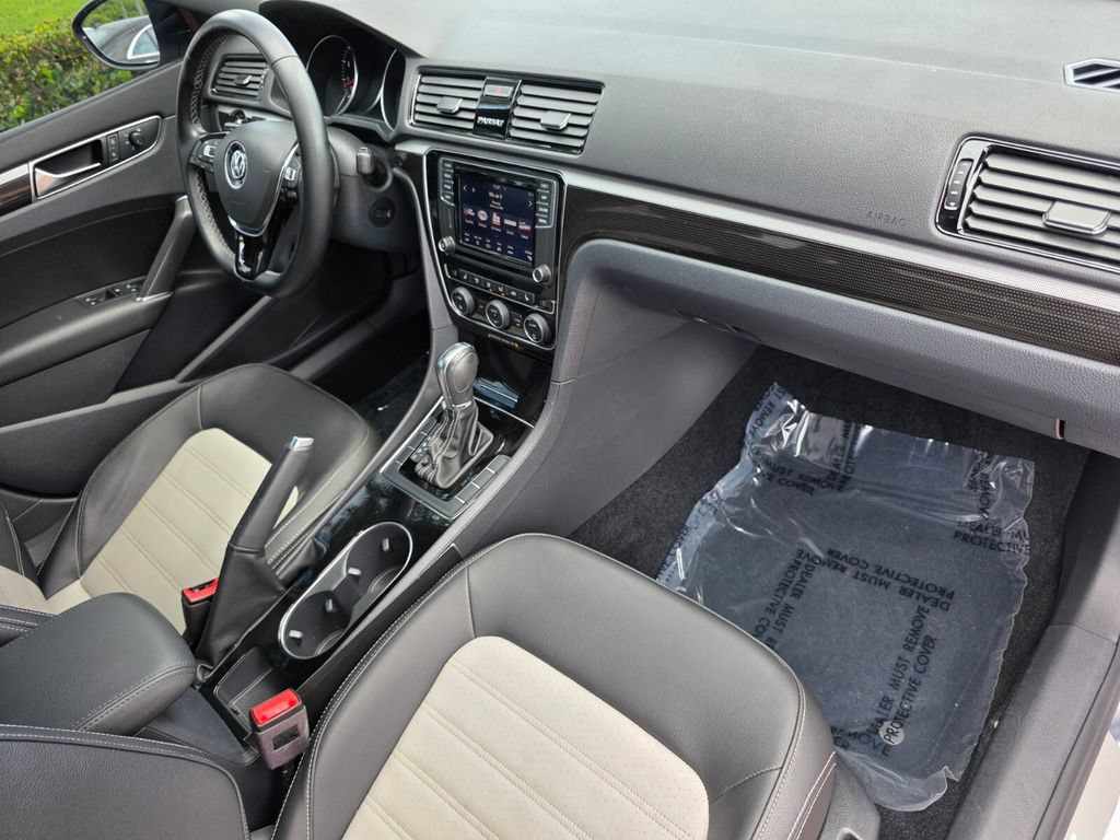Used 2018 Volkswagen Passat 3.6 FWD image 30