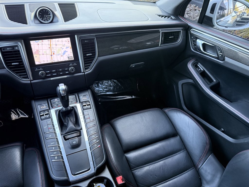 Used 2018 Porsche Macan GTS image 25