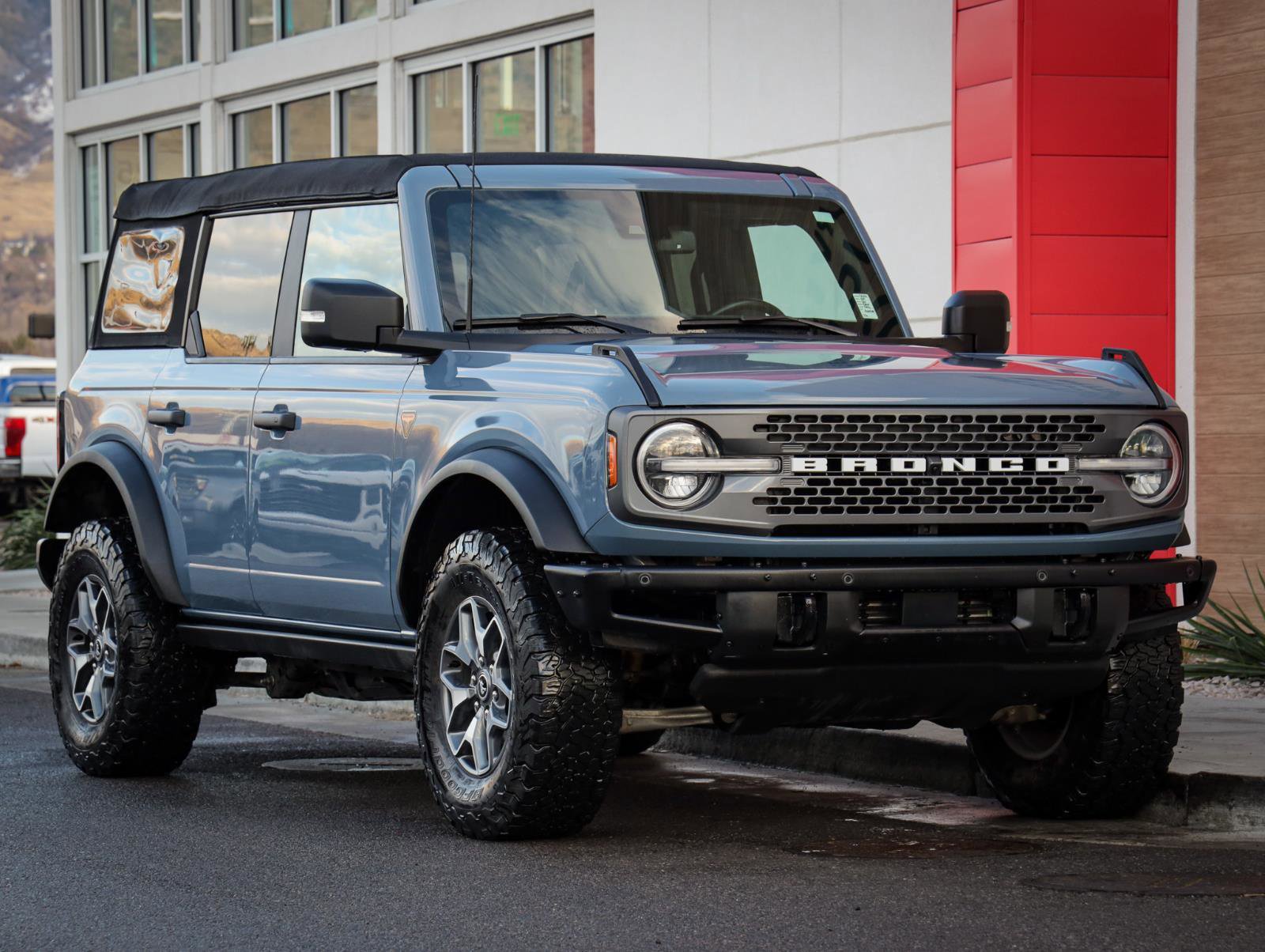 Used 2024 Ford Bronco Badlands image 1