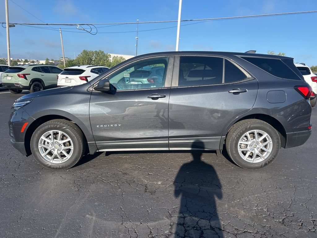 Used 2022 Chevrolet Equinox LS AWD/4WD image 9