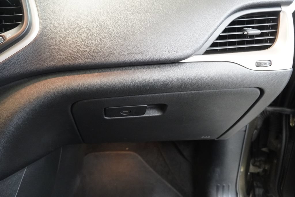Used 2014 Jeep Cherokee Limited AWD/4WD image 38