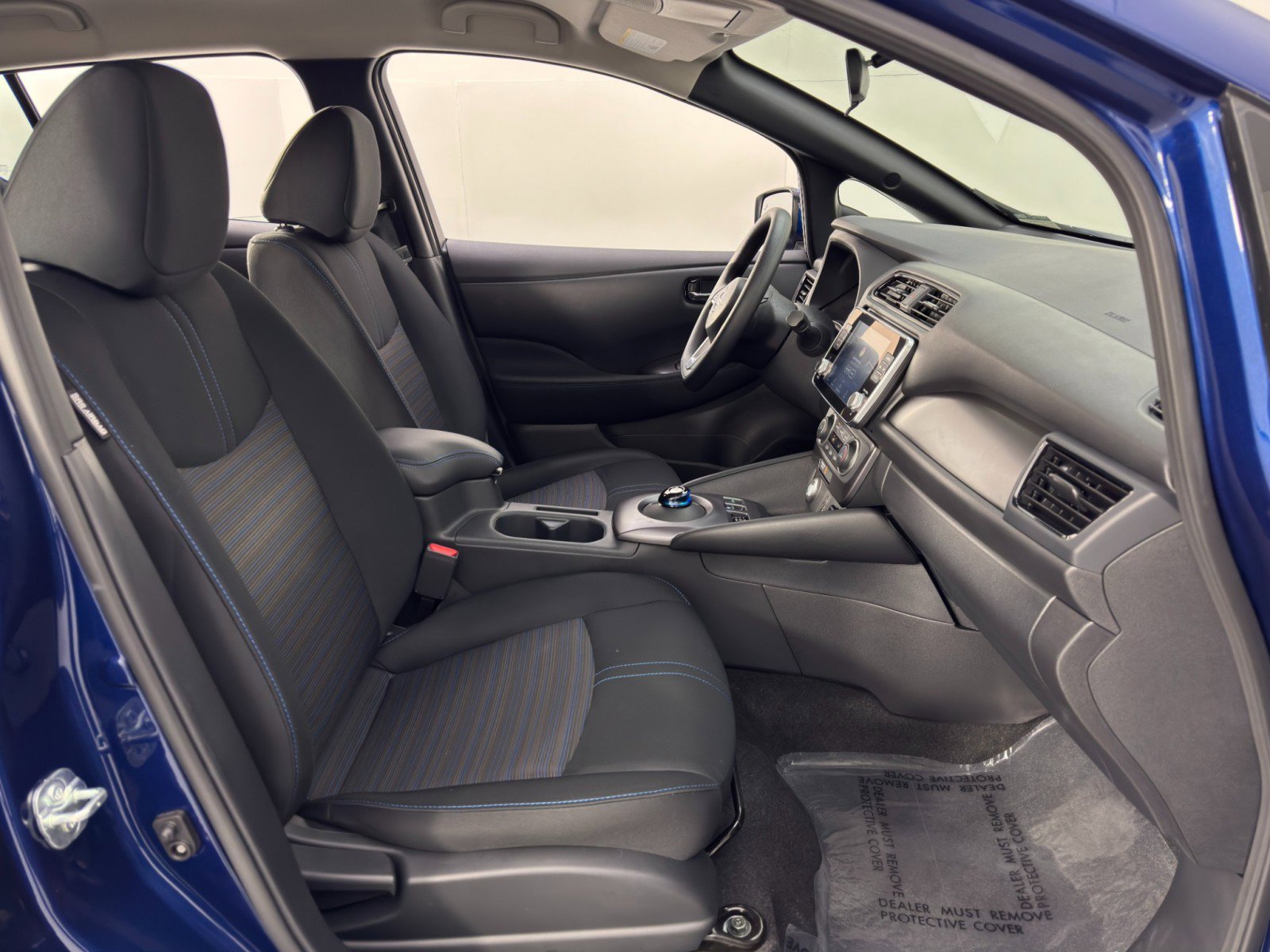 Used 2025 Nissan Leaf S image 14