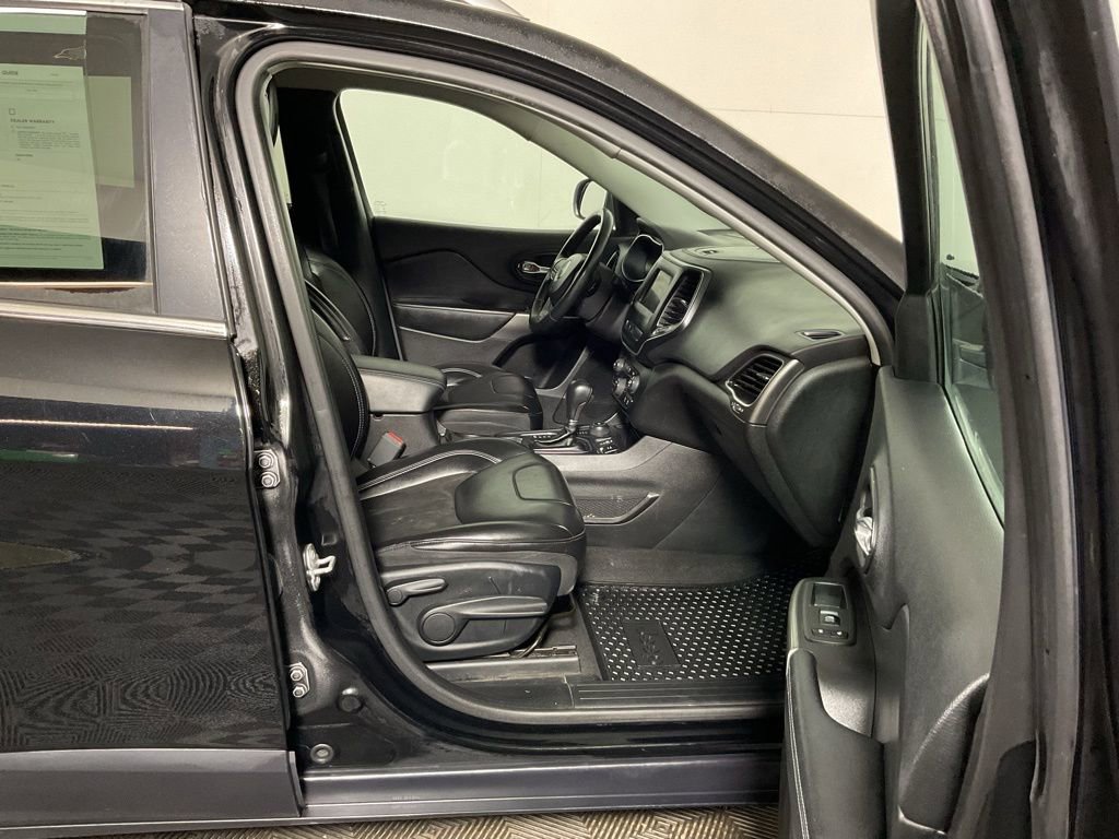 Used 2020 Jeep Cherokee Latitude Plus w/ Cold Weather Group image 33