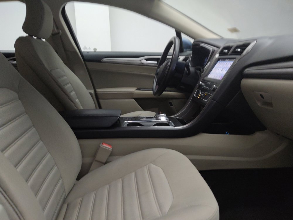 Used 2019 Ford Fusion SE image 21
