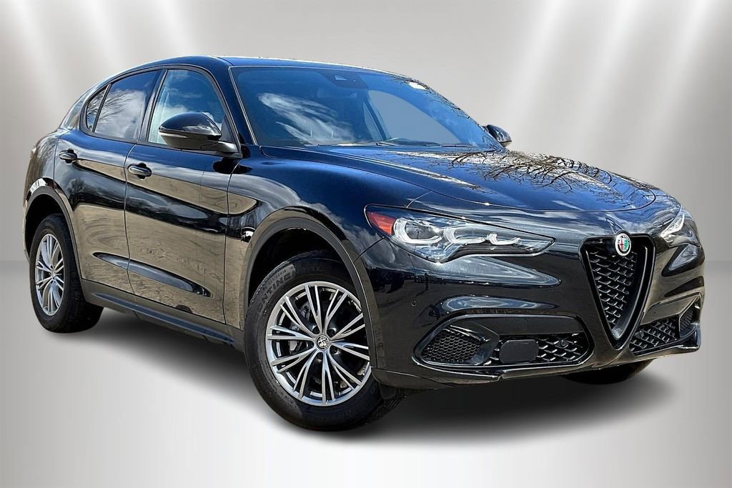 Used 2024 Alfa Romeo Stelvio Sprint image 3