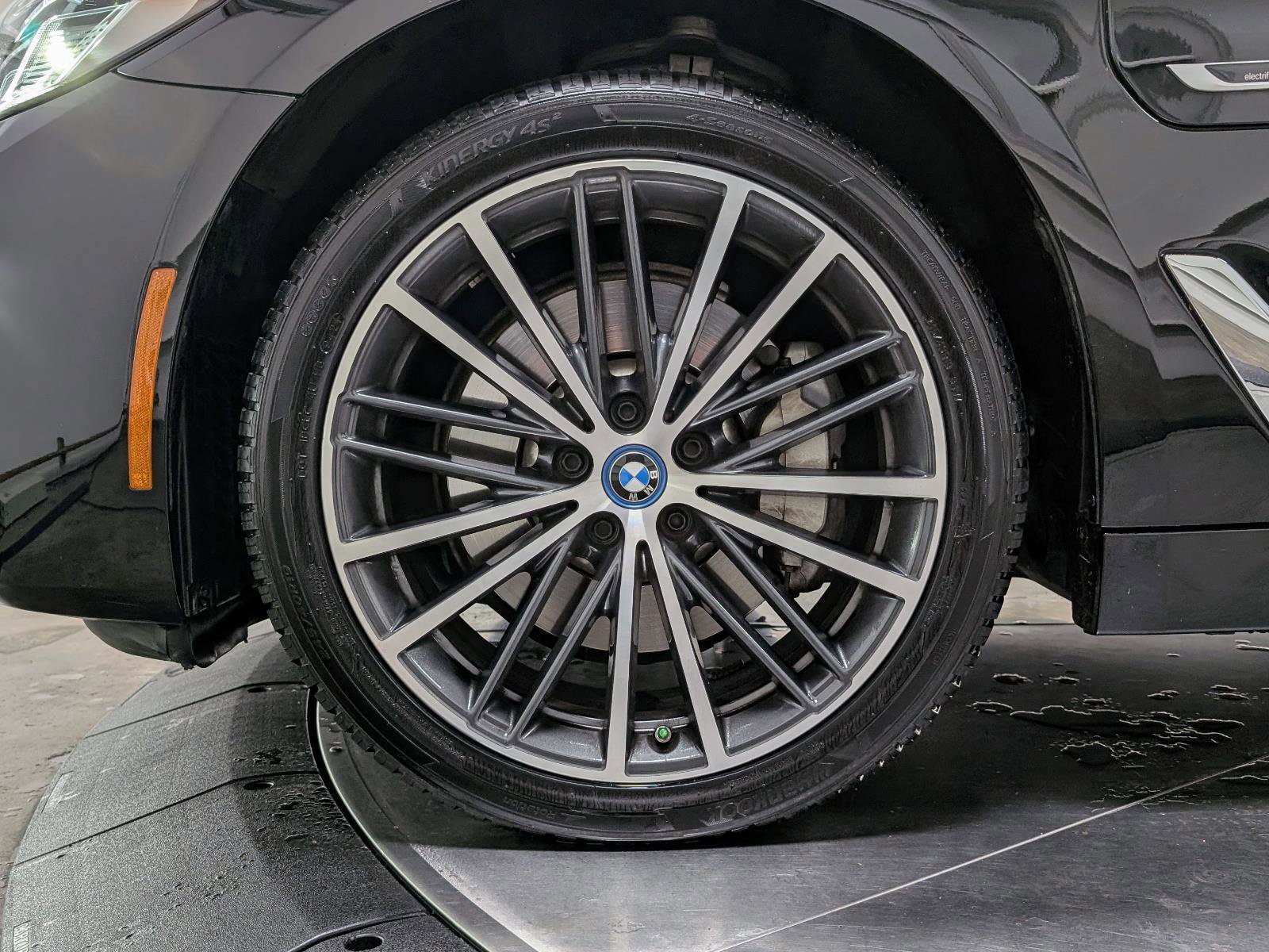 Used 2023 BMW 530e w/ Convenience Package image 12