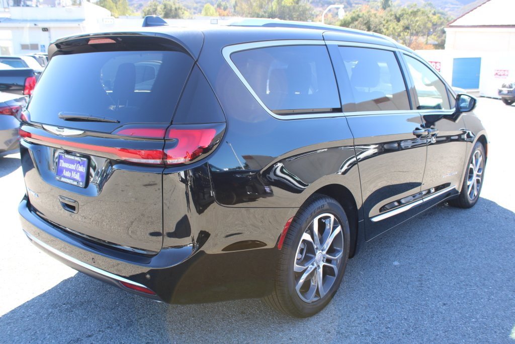 New 2026 Chrysler Pacifica Pinnacle image 4