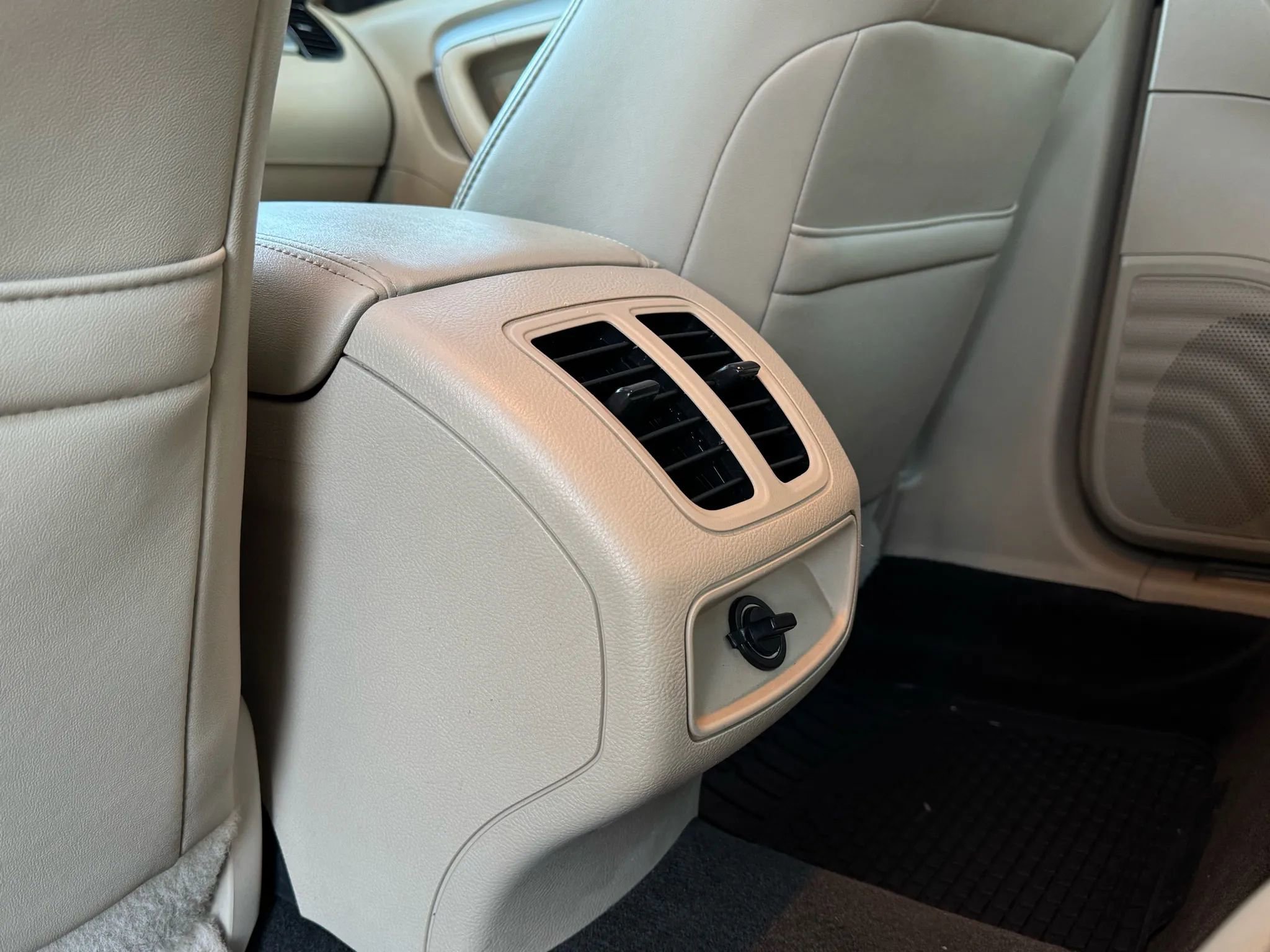 Used 2018 Ford Taurus SEL w/ Equipment Group 201A image 22