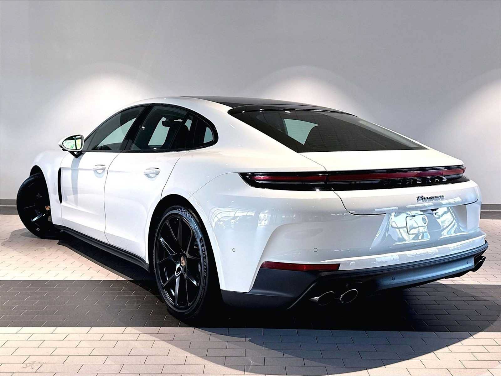 Used 2025 Porsche Panamera RWD image 3