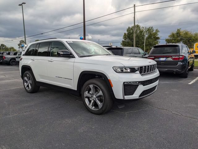 New 2026 Jeep Grand Cherokee Limited w/ Trailer Tow Package AWD/4WD image 2
