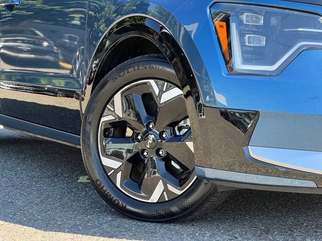 Certified 2023 Kia Niro Wave FWD image 2