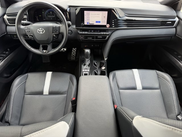 Used 2025 Toyota Camry SE FWD image 11