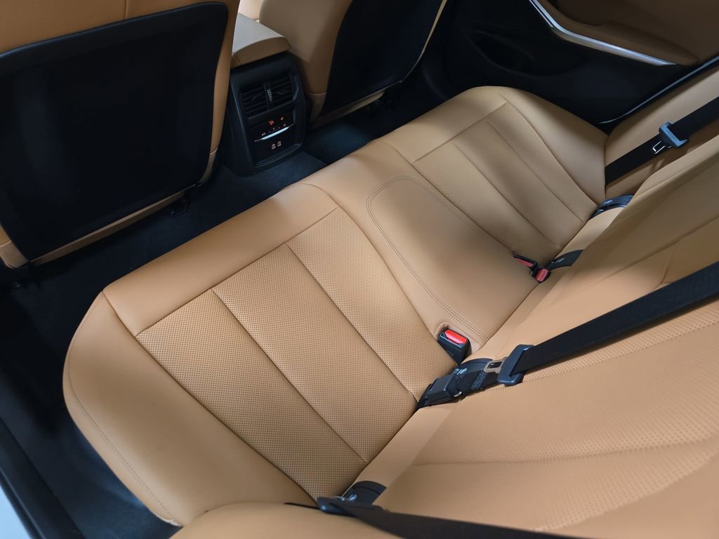 Used 2025 BMW 330i Sedan w/ Convenience Package image 16