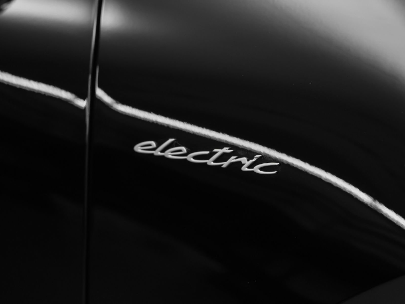 Certified 2025 Porsche Macan 4 Electric image 16