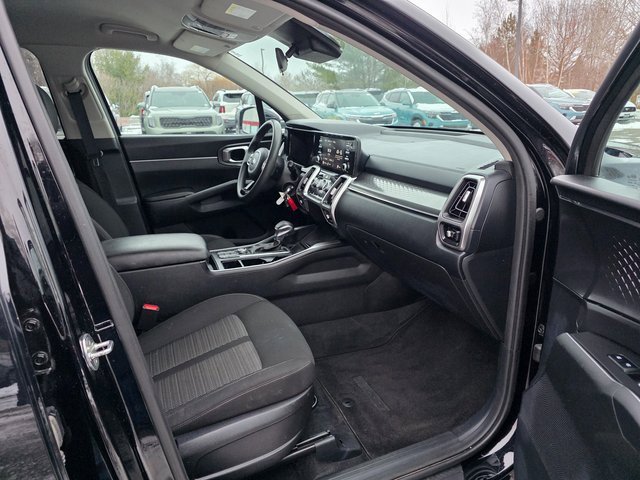 Used 2021 Kia Sorento LX image 11