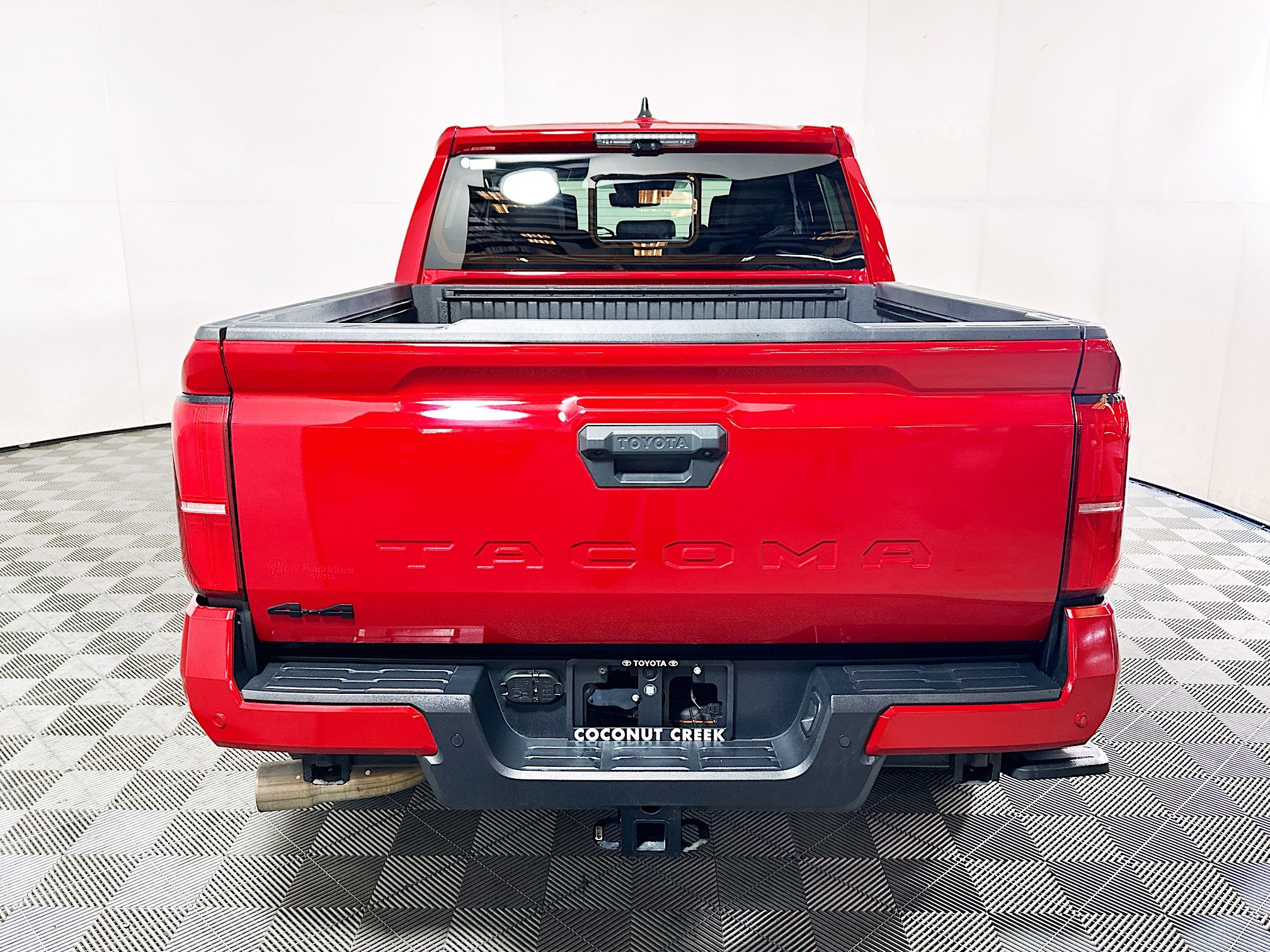 Used 2025 Toyota Tacoma TRD Off-Road w/ TRD Off Road Premium Package image 4