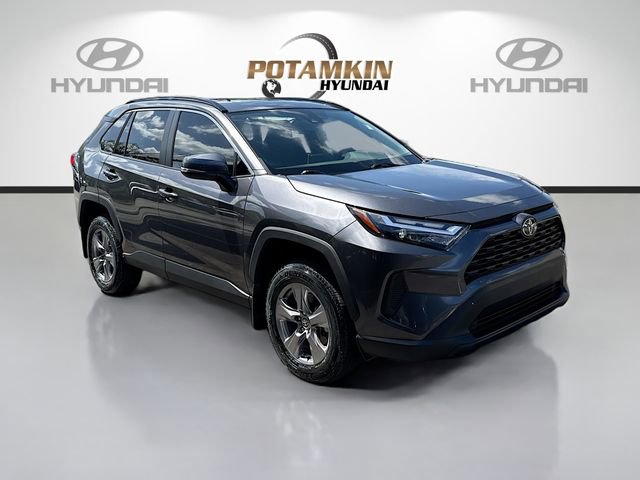 Used 2024 Toyota RAV4 XLE w/ Convenience Package FWD image 3