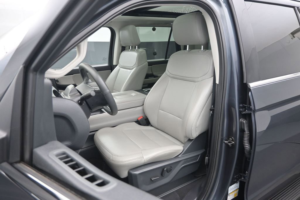 Used 2025 Ford Expedition Max Active AWD/4WD image 9