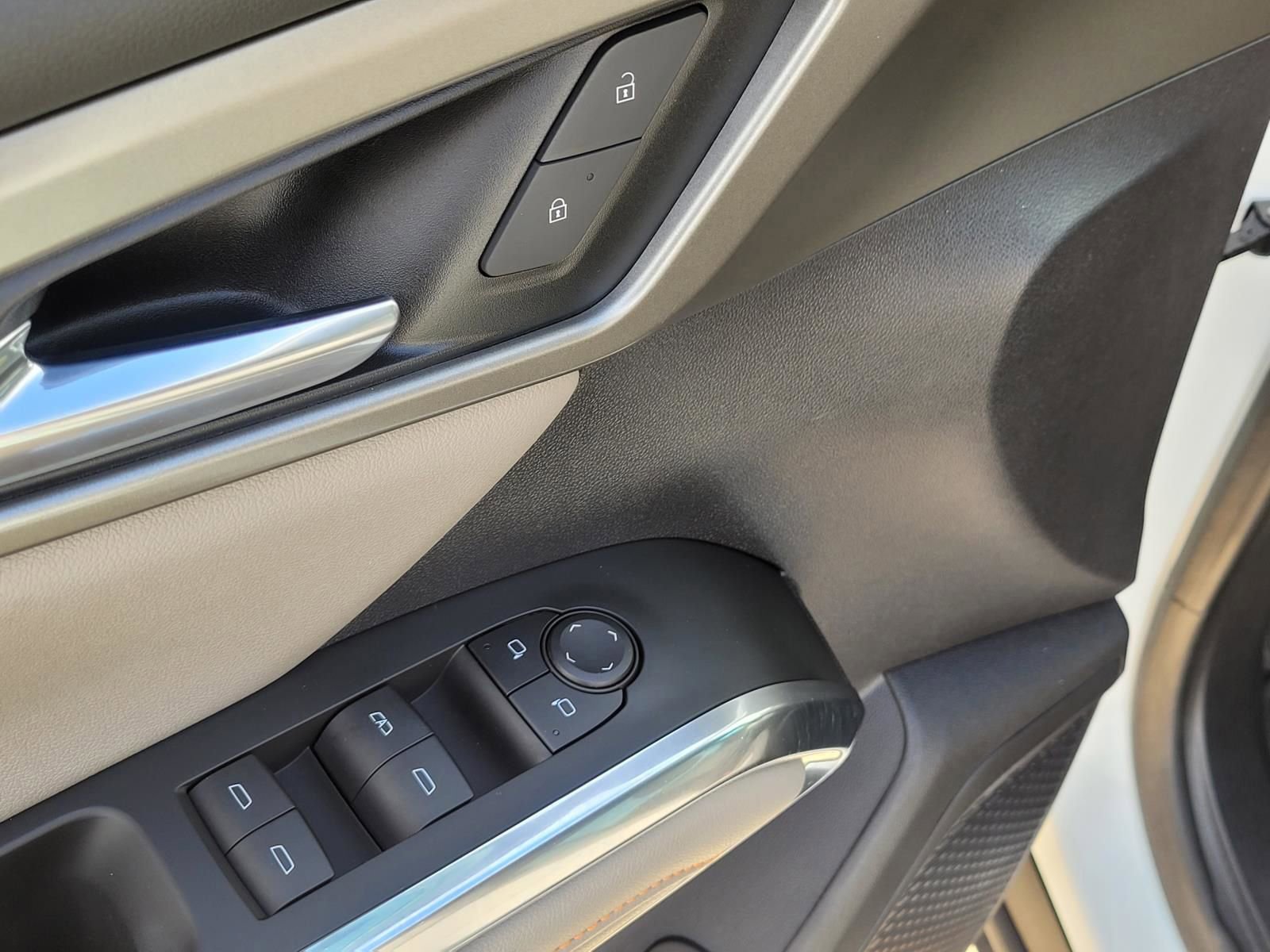 Used 2024 Chevrolet Traverse LT image 22