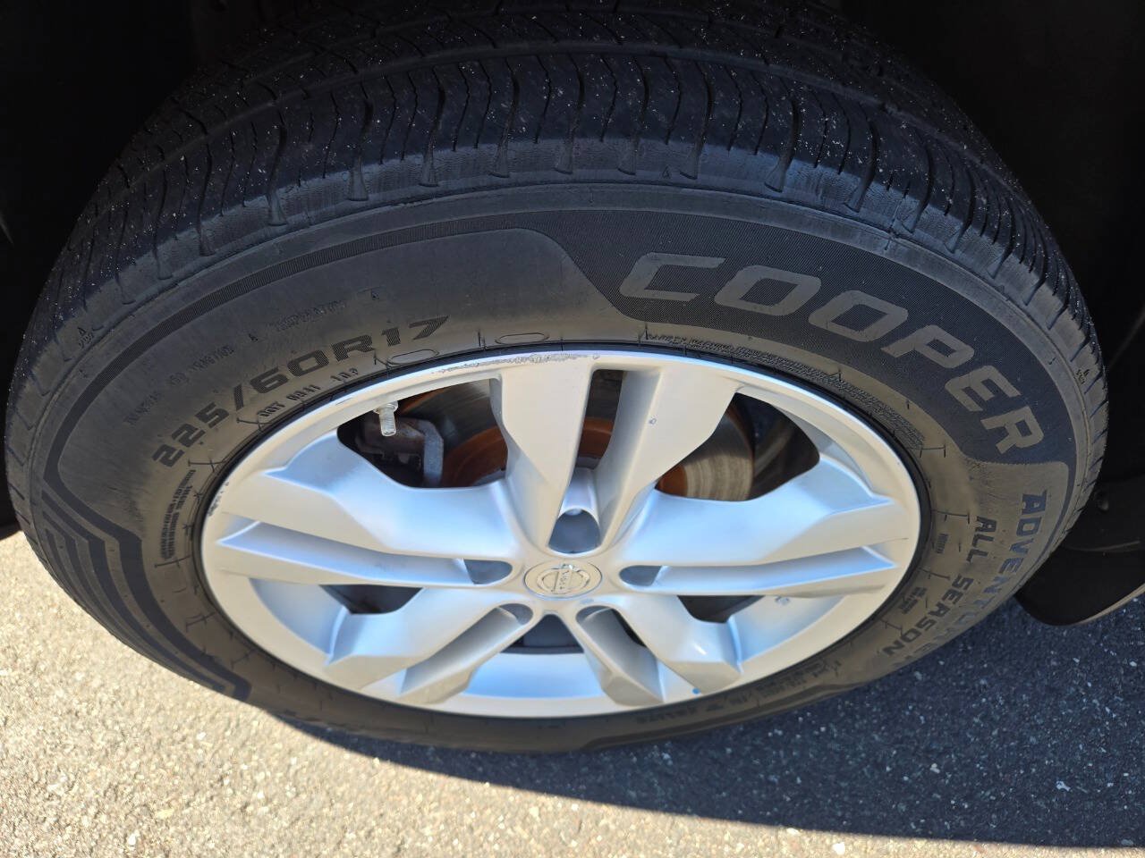Used 2012 Nissan Rogue SV w/ Premium Pkg AWD/4WD image 30