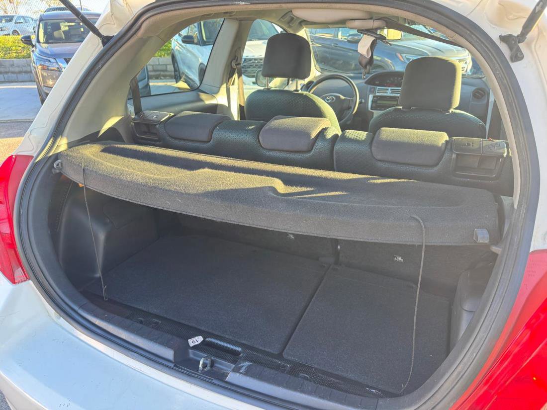 Used 2007 Toyota Yaris 2-Door Hatchback image 10