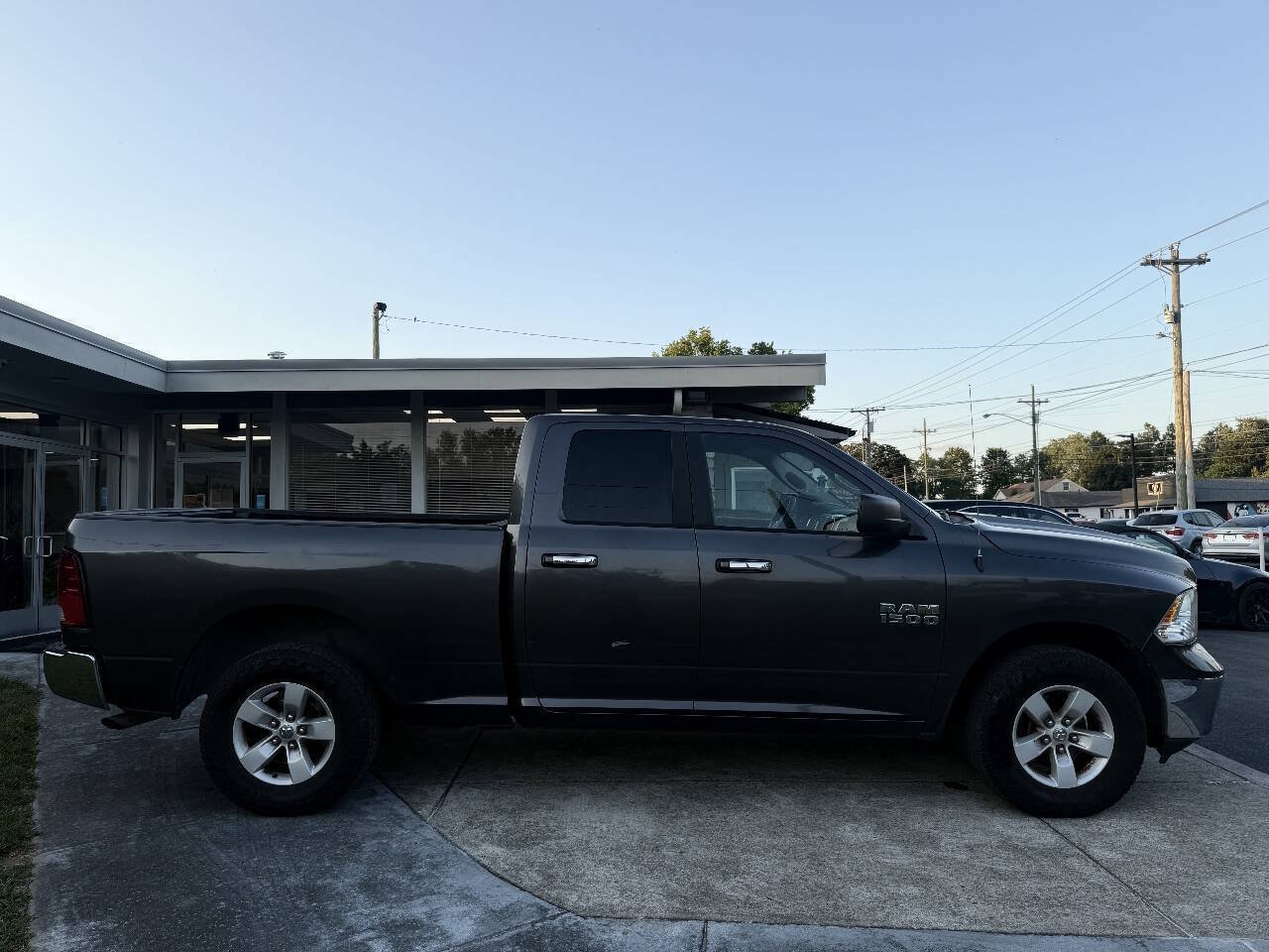 Used 2017 RAM 1500 Classic SLT AWD/4WD image 7
