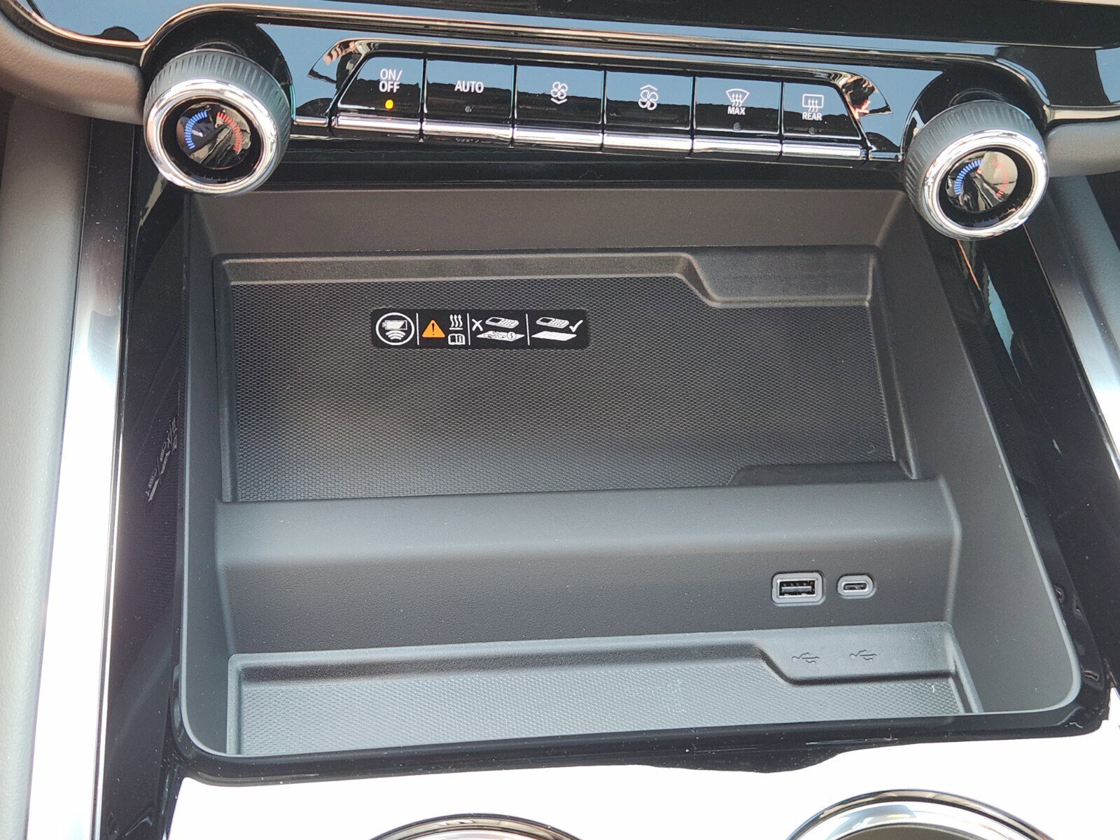 New 2026 Chevrolet Suburban Premier image 19