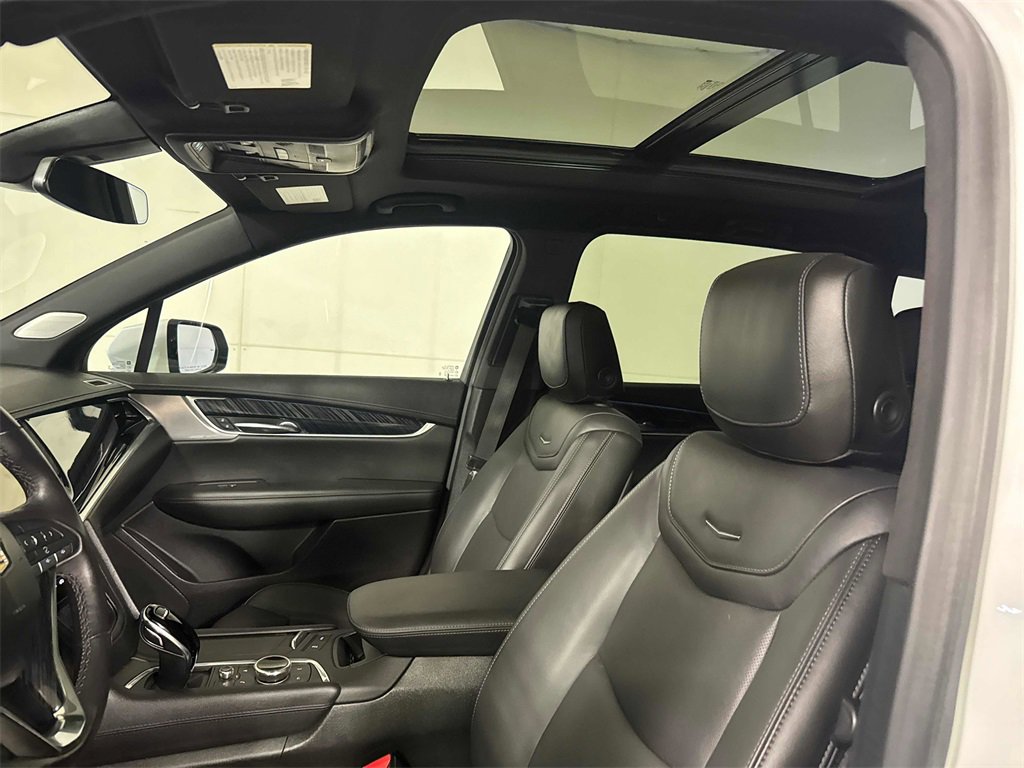 Used 2023 Cadillac XT6 Premium Luxury image 11