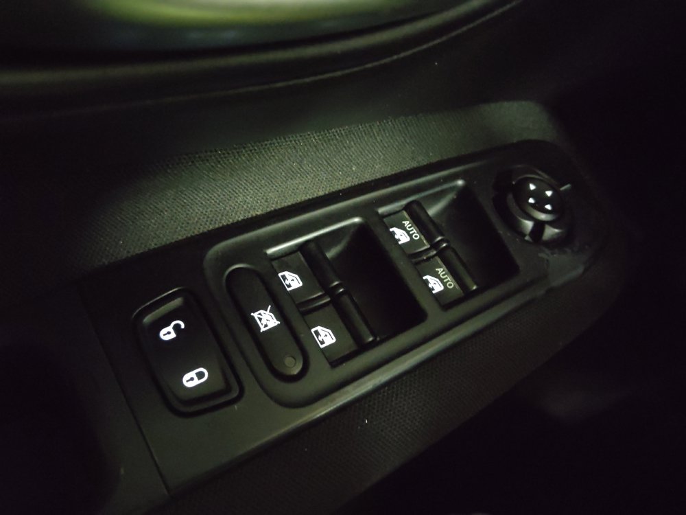 Used 2021 Jeep Renegade Latitude w/ Luxury Group II AWD/4WD image 27