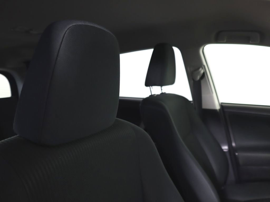 Used 2018 Toyota RAV4 LE AWD/4WD image 27