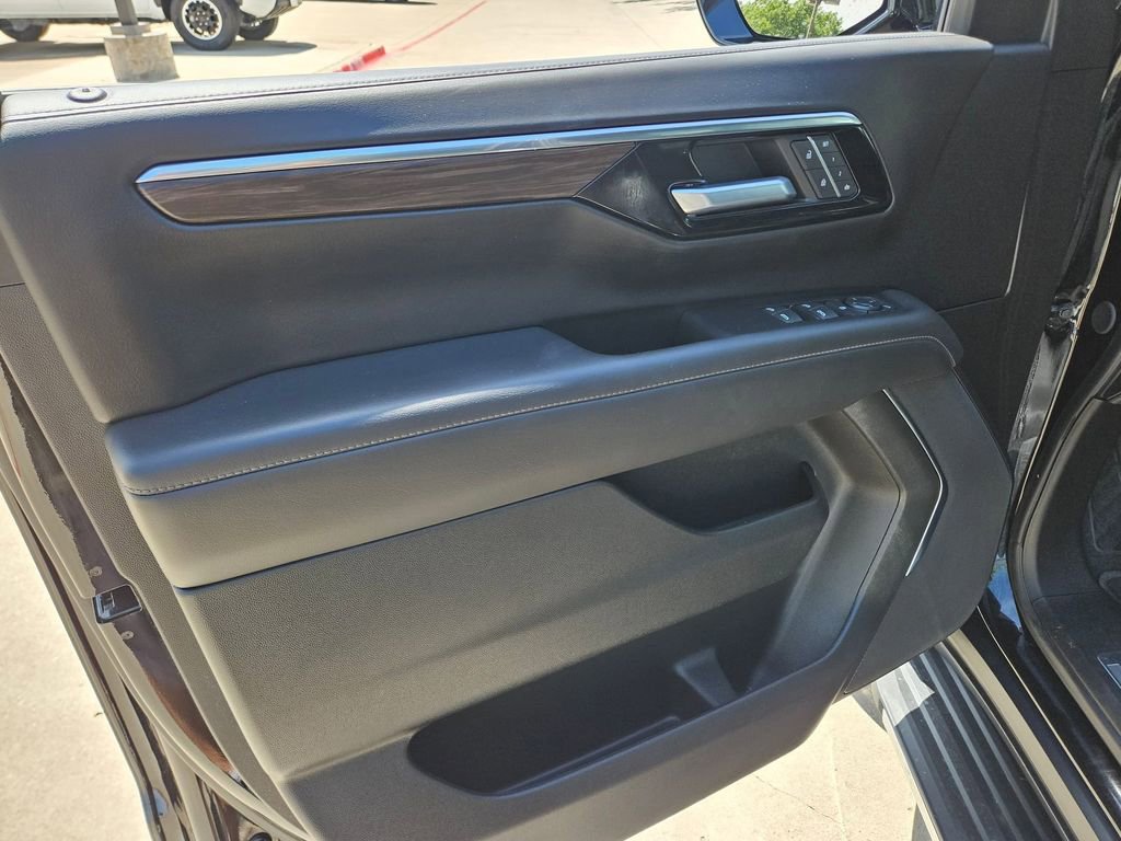 Used 2025 Chevrolet Tahoe LT AWD/4WD image 14